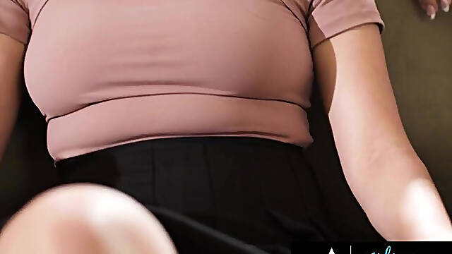 Hot Girl Invites Sexy Haley Reed & Their Bestie Over to Properly Inaugurate H...