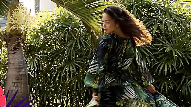 Hot Filipina Kit Rysha stripping outdoor
