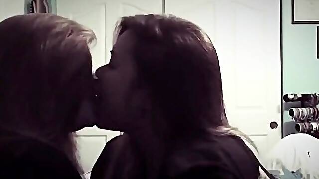 Asian Amateur Lesbians Kissing