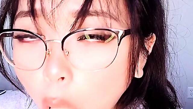 Amateur asians ass toyed