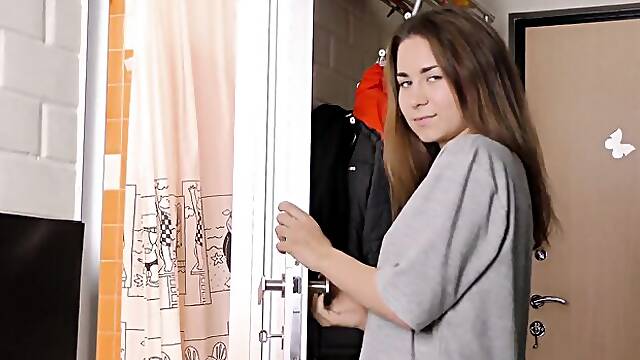 Underwater Show featuring chicks bouncy tits dirt