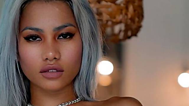 Sweetheart with round ass RiriQ shows off her perfect shape