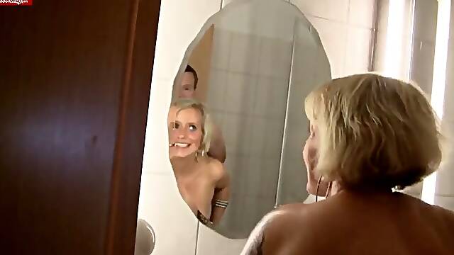 Im Bad meinen Arsch Entfungfert