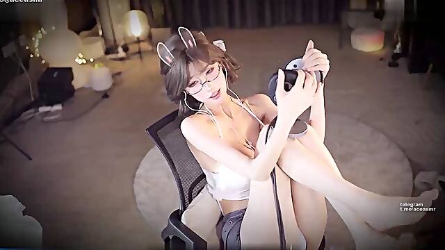 Zhang Ailing Fan Festival Big White Rabbit Teachers Classroom Paid ASMR Ear Licking Benefit For the full version, please go to Telegram t.meaceasmr