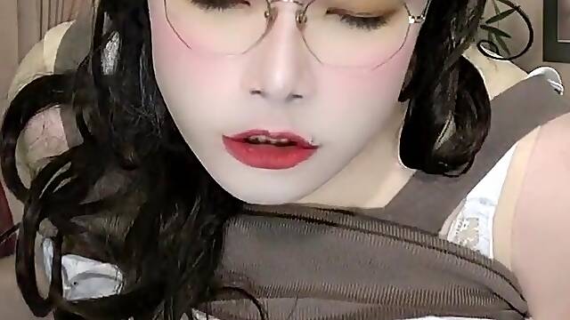 Dina Getting Off Sissy Transgender t-girl