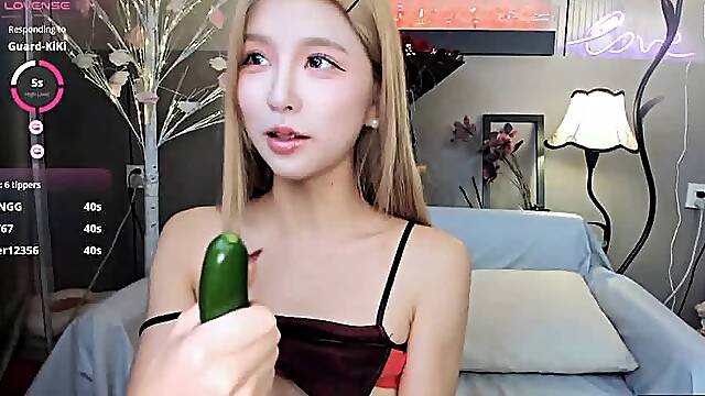Kiki veggie dildo play - is.gd camsegs