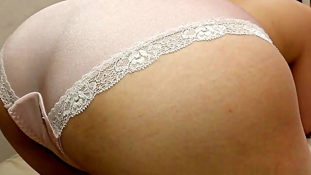 Conservative Japanese Cougar Is A Squirter - JapanLust