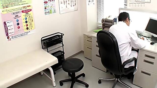 A Mans Dream Experience With A Schxxlgirl - I Tried Being A Doctor For A Day At An All-girls School! 2