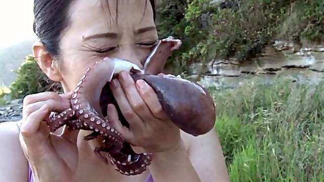 Naty Japanese milf is doing some food fetish