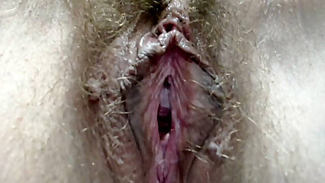 The thong on her asshole drowned and wont let her fuck her pussy freely
