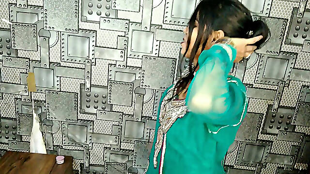 Indian gaane par couple ki romantic sec bed par Sola kar
