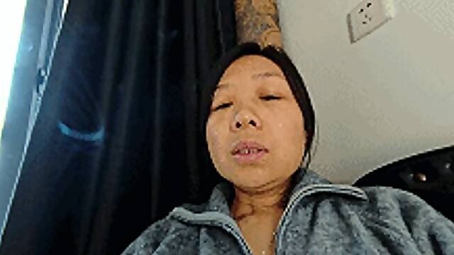 4K MARTINA got up early in the morning to smoke