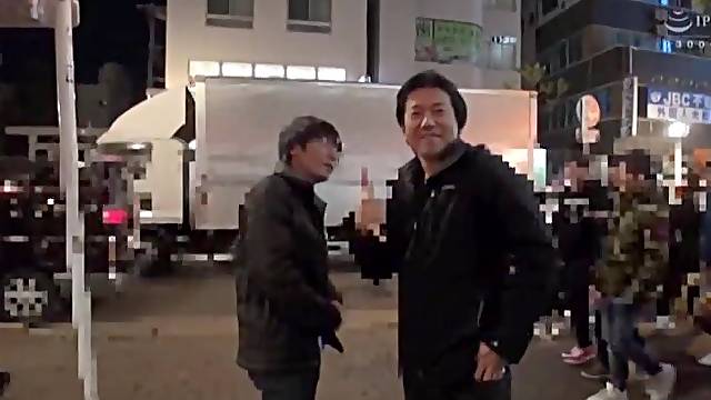 Japanese MMF threesome in the bedroom with a slutty chick
