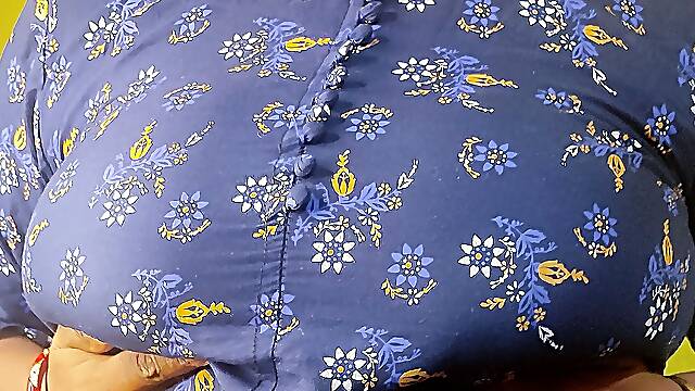 Indian stepmom Sruti fully opens her dress and showing pussy and big ass