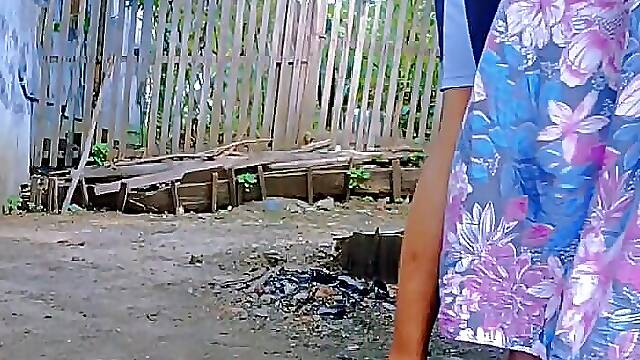 Squatting under a mango tree was almost caught by a neighbor