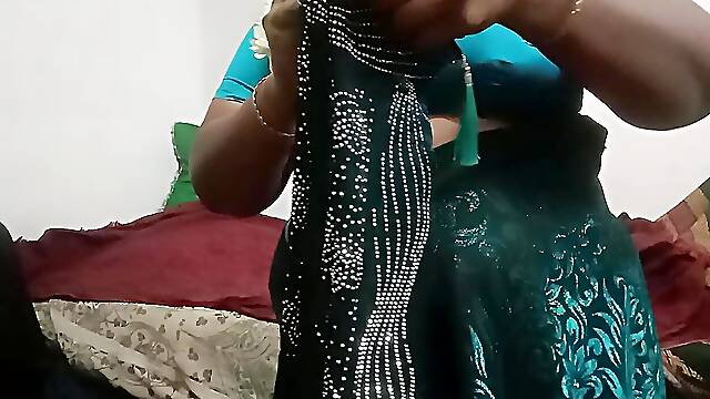 Tamil Big Boobs Lovely Hot Aunty