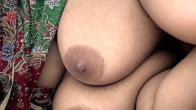 Malay Rose Plays Until She Cums Inside